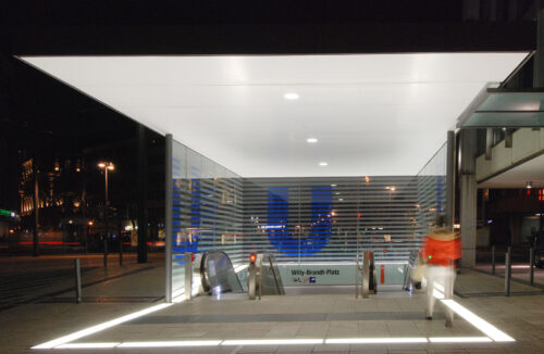 P2004_Willy-Brandt-Platz03